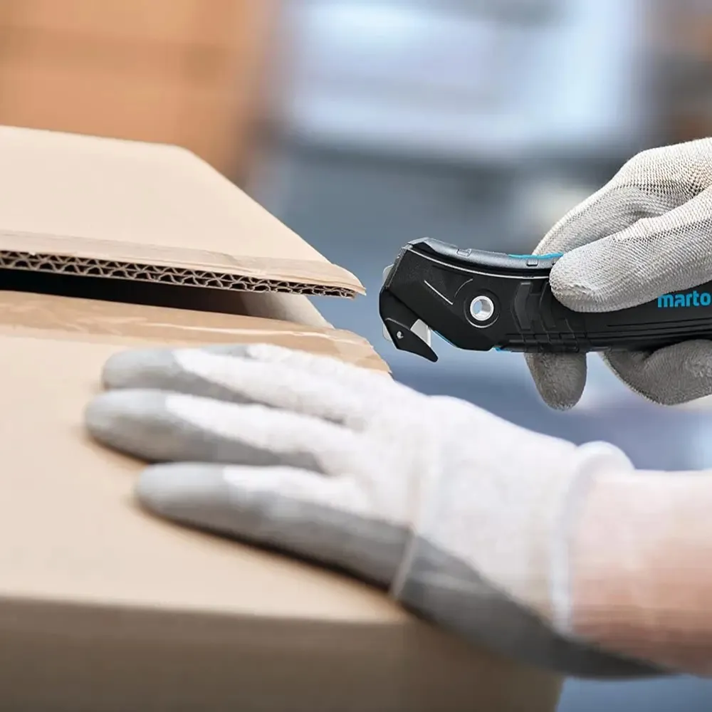 SECUMAX 350 utilisé pour ouvrir un carton en toute sécurité