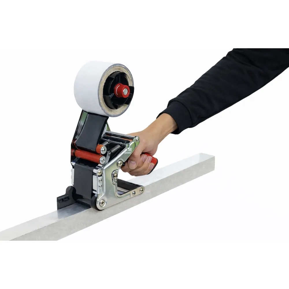 Application d’un film de protection sur profilé aluminium avec le PODSTER200