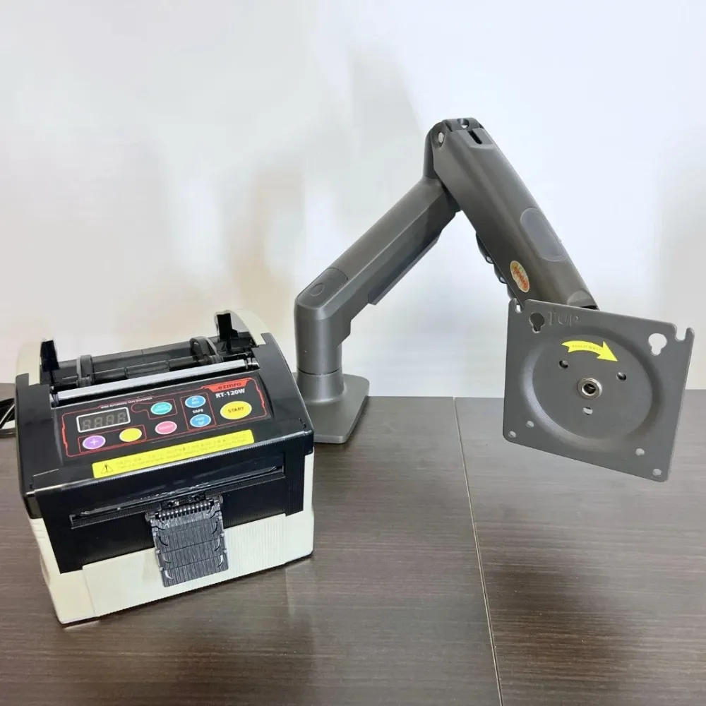 Bras articulé RT80ARM avec dévidoir automatique RT120W sur poste de travail