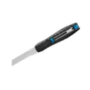 Safety cutter with retractable blade
